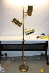 lot 48 image: Vintage 3-light Tree Brass Floor Lamp