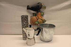 lot 15 image: Lot of Various Household Items