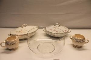 lot 18 image: Lot of Assorted Vintage Dishes