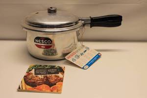 lot 19 image: Nesco Pressure Pan Cooker