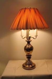 lot 1A-62 image: Candelabra-style Table or Buffet Lamp