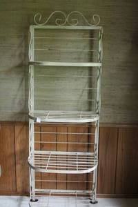 lot 1A-94 image: Bakers Rack