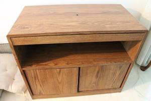 lot 102 image: Wood-grain TV Stand with Swivel Top
