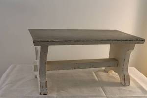 lot 1-109 image: Solid Wood Footstool