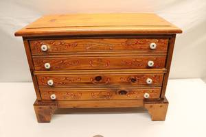 lot 1-142 image: Sugar Hill Furniture 2-drawer
