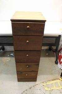 lot 1-144 image: 5-drawer Pine Chest