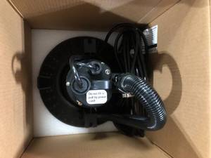lot 41 image: Everbilt 14 hp Submersible Pool Cover Pump  Customer  Returns See Pictures