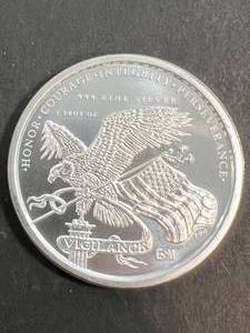 1 TROY OZ .999 FINE SILVER DONALD TRUMP ROUND