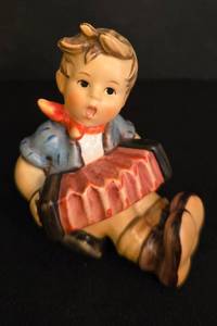 lot 54 image: Sweet Set of Four Hummel Figurines