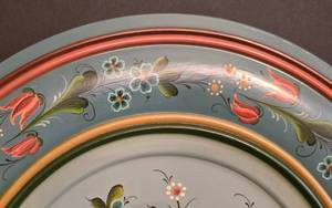 lot 58 image: Large Vintage Hand Carved and Painted Rosemaling Platter