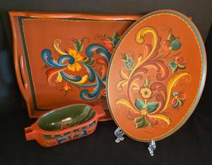 lot 61 image: Three Vintage Rosemaling Selections