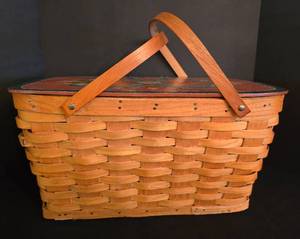 lot 68 image: Homey Woven-Wood Basket with Rosemaling Detail