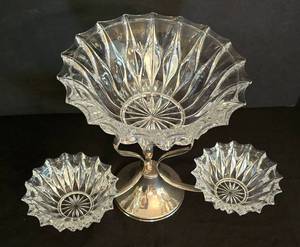 lot 69 image: Vintage Sparkling Three-Armed Serving PieceCenterpiece