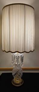 lot 73 image: Sparkling Vintage Table Lamp with Crystal Prisms