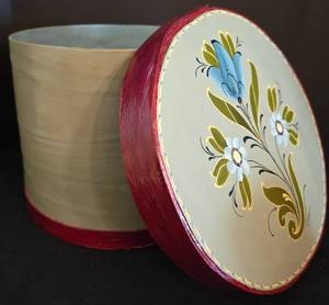lot 79 image: Vintage Rosemaling Bentwood Box and Basket