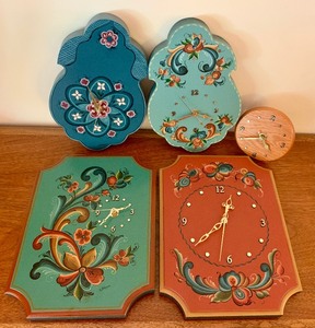 lot 105 image: Vintage Rosemaling Norwegian Floral Hand Painted Wood Wall Clocks and More