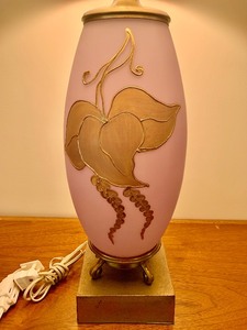 lot 108 image: Beautiful Vintage Lamp with Purple and Gold Base