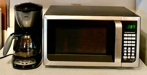 lot 114 image: Kitchen Helpers Hamilton Beach Microwave and Braun Coffee Pot Duo