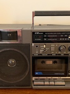 lot 122 image: Vintage Dual Cassette AMFM Radio