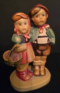 lot 125 image: Three Vintage Goebel Figurines