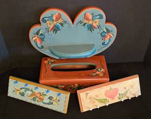 lot 130 image: Vintage Wooden Rosemaling Decorative Items