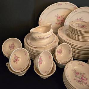 lot 137 image: Beautiful Vintage Castleton China Belrose Dinner and Serving Set