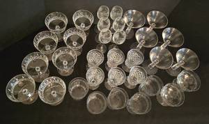 lot 141 image: Eclectic Vintage Glassware Collection