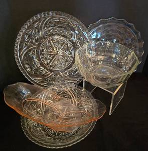 lot 149 image: Pretty Depression Glass and Vintage Glass Serving Options