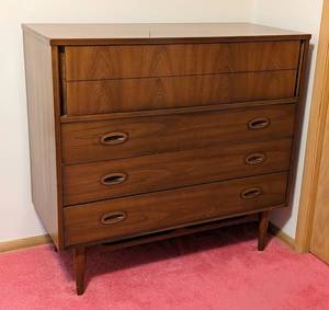 lot 3 image: Vintage Dixie Mid Century Modern Cherrywood Dresser