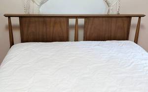 lot 2 image: Vintage Dixie Mid Century Modern Full Size Bed Frame