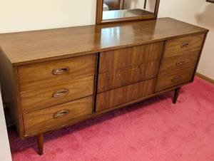 lot 1 image: Vintage Dixie Mid Century Modern Mirrored Dresser