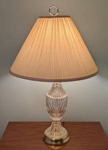 lot 49 image: Vintage Crystal Table Lamp