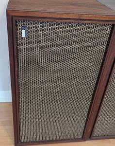 lot 26 image: Vintage Fisher XP-7B Speaker Set