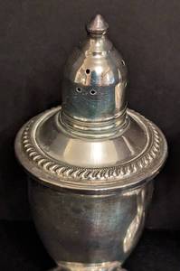 lot 28 image: Weighted Vintage Sterling Silver Salt and Pepper Shakers