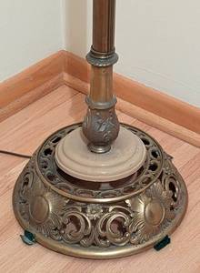 lot 39 image: Vintage Brass Floor Lamp