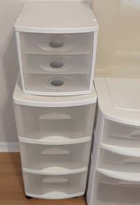 lot 93 image: Assorted Plastic Storage Organizers