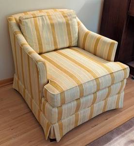 lot 97 image: Vintage Yellow and Gold Henredon Armchair