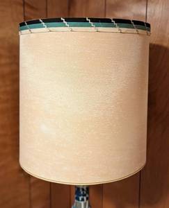 lot 10 image: Vintage Ceramic Tile Table Lamp