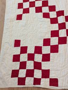 lot 151 image: Red and White Vintage Checked Quilt