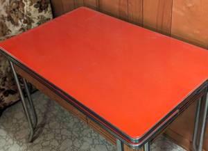 lot 179 image: Vintage Red Formica Expanding Kitchen Table