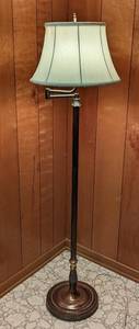 lot 189 image: Vintage Brass Floor Lamp