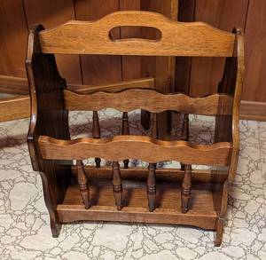 lot 236 image: Vintage Wood Quilt and Magazine Rack