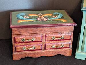 lot 238 image: Rosemaling Painted Wood Jewelry Boxes