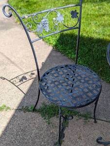 lot 249 image: Metal Patio Bistro Set
