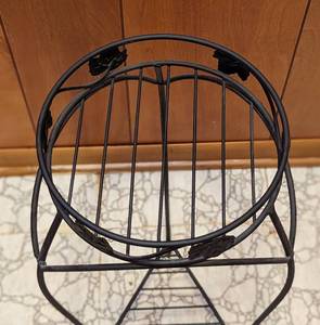 lot 271 image: Metal Plant Stand