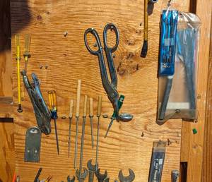 lot 274B image: Assorted Hand Tools