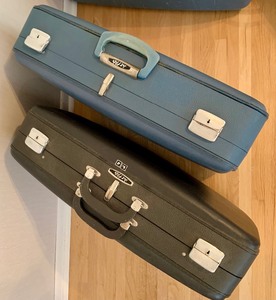 lot 212 image: Lovely Vintage Suitcases by Jet Flite and More