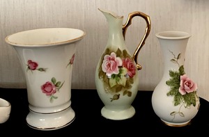 lot 219 image: Variety Vintage of China Pieces