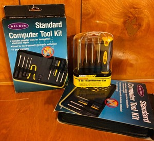 lot 278 image: Belkin Standard Computer Tool Kit and Max Craft 8 in  Screwdriver Set