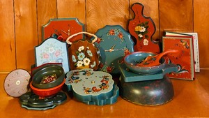 lot 281 image: Vintage Norwegian Rosemaling Wooden Clocks, Bowls, Platters and More